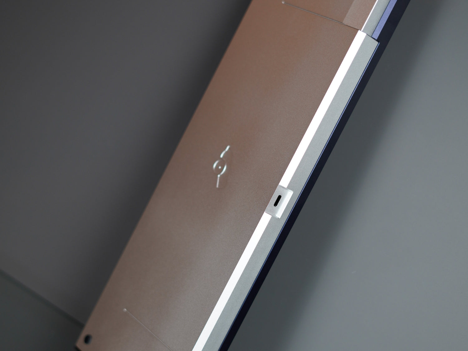 Brutal V2 1800 Keyboard with KAT Atlantis Case Bottom