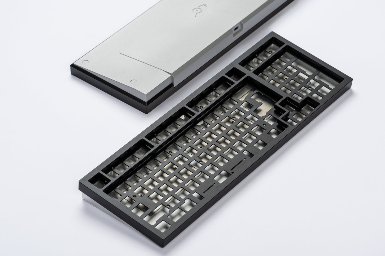 Brutal V2 1800 Keyboard in black case finish and black alu plate